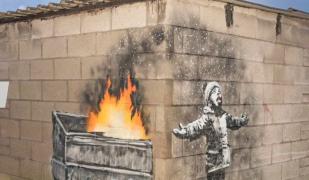 Lucrările celui mai controversat artist stradal din lume, Banksy, au ajuns la Bucureşti