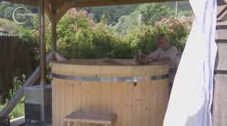 Vacanţele în case tradiționale și pensiuni, preferate de români