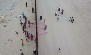 Loc de joacă la zidul lui Donald Trump de la granița cu Mexicul