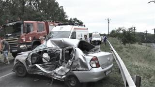 Accident mortal în Dâmboviţa, un Logan a spulberat 3 maşini: "Venea cu viteză, învârtindu-se pe şosea" (Video)