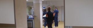 Femeia care a atacat un bărbat şi un copil, în Chiajna, internată la spital