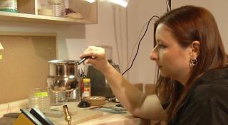 Colecţii de bijuterii şi haine inspirate din zicale populare