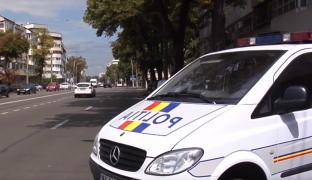 Jaf ziua, în amiaza-mare, la o bijuterie din Brăila. Bărbatul este căutat de poliţişti