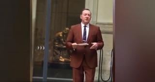 Kevin Spacey, apariţie bizară într-un muzeu din Roma