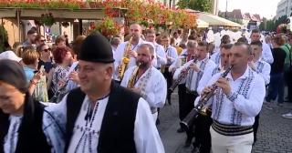 Atmosferă de sărbătoare la Sibiu, la Festivalul de Folclor Internaţional