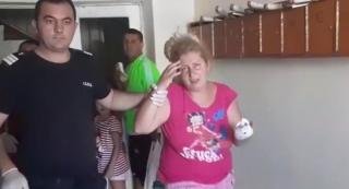 Femeie înjunghiată de un pensionar periculos, în Mehedinți. Bătrânul s-a enervat de la gălăgia copiilor