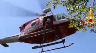 Vițel salvat din prăpastie cu elicopterul, în Italia