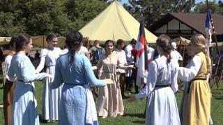 Petrecere cu domniţe, cavaleri şi meşteşugari, la Castelul Corvinilor din Hunedoara