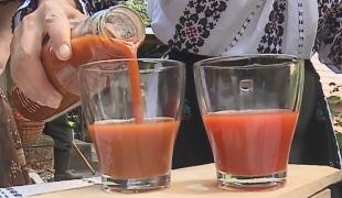 A început sezonul conservelor pentru iarnă. Cum prepară bulionul gospodinele din Mureș