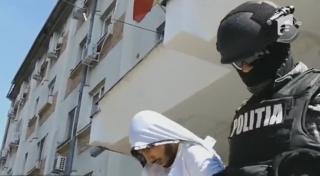 O mamă și-a salvat fiica sechestrată de proxeneți într-un hotel din Bistriţa, alertând poliția