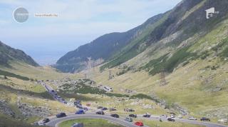 Coadă de mașini de 15 kilometri, pe Transfăgărășan (Video)