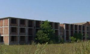 Un campus şcolar din Jimbolia, în care urmau să înveţe peste 800 de elevi, este încă un uriaş şantier