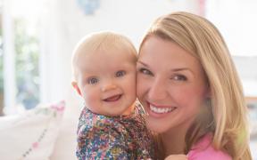 Vârsta ideală pentru a deveni mamă este 32 de ani, spun medicii