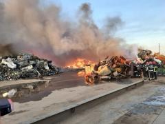 Distrugeri masive în urma incendiului de la depozitul de materiale reciclabile din Buzău