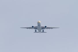 Serviciile care ne scumpesc vacanțele. Zburăm low-cost sau nu?