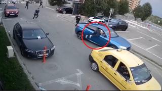 Bătăușii din fața unui club din Mamaia, cercetați în libertate. Noi imagini de la răfuială