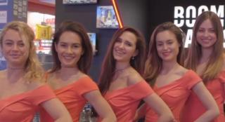 Hostesele din Franţa, revolta pe Internet: "Nu sunt păpuşa ta"