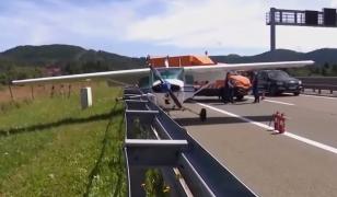 Un avion a aterizat de urgenţă pe o autostradă din Croaţia