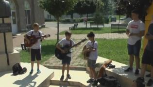 Copii talentați la tabăra de muzică folk de la Tașca, județul Neamț