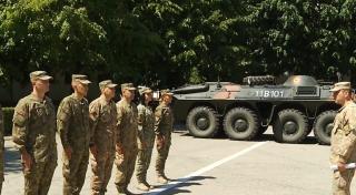 Armata angajează 1.300 de rezervişti voluntari: Ministerului Apărării: "Ţară, ţară vrem ostaşi!"