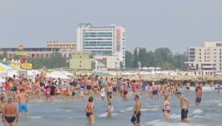 Zeci de turiști au petrecut până au cheltuit ultimii bani pe litoral. Distracţia a fost la cote maxime