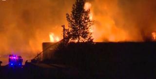 Incendiu impresionant într-o zonă industrială din statul american Oregon