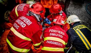 O fată din Bucureşti a primit un mesaj pe telefon şi s-a aruncat de la etaj