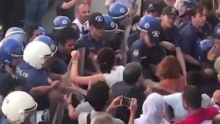 Proteste violente la Istanbul. Poliţia turcă a intervenit în forţă împotriva manifestanţilor