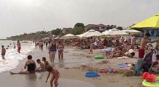 Turiștii din 2 Mai caută linişte şi vacanţe la preţuri mici (Video)
