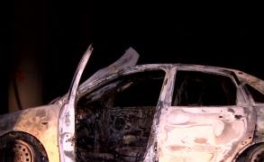 Tatăl tânărului care a murit la spital după ce şi-a dat foc în maşină, audiat de poliţişti