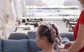 Expunerea la soare, pericol pentru păr. Cum ne protejăm podoaba capilară când suntem la plajă