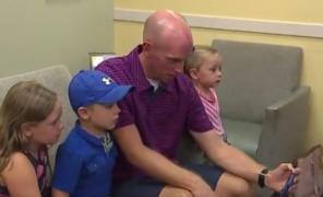 Mark Wahlberg, vizită specială la spital pentru un băieţel de şase ani, bolnav de cancer