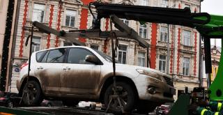 Ridicarea mașinilor parcate neregulamentar, contestată de Avocatul Poporului