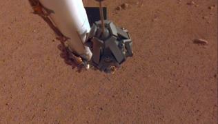 Trupa Rolling Stones are un monument neobişnuit pe planeta Marte (Video)