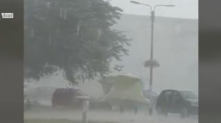 Weekend cu furtuni și caniculă în România. Vijeliile au lovit în vestul și nordul țării
