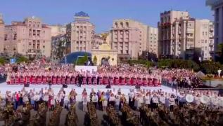 Moment inedit de Ziua Ucrainei. Toboşarii Armatei au cântat alături de o cântăreaţă de rap