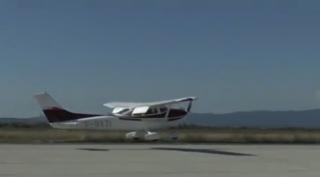 Cântăreţul Ronan Keating, primul pasager care aterizează pe aeroportul din Ghimbav