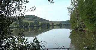 Lacul Brăteni din Bistriţa Năsăud, o destinație de vacanță excelentă pentru pescari