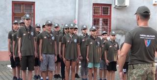 Experiență inedită pentru elevi într-o tabără militară din Alba