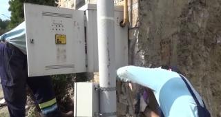 Scurgeri de gaze în Vâlcea, după ce un muncitor ar fi avariat o conductă cu excavatorul