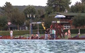 Un adolescent s-a înecat la o piscină din Târgu Mureş, deşi zona era supravegheată de salvamari