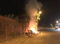 Protest la Ploieşti.  Localnicii au incendiat gunoaie nestrânse de firma de salubritate