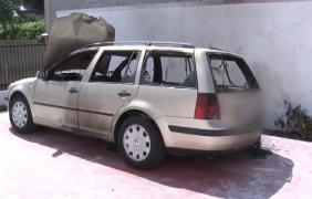 Părăsit de nevastă, un preot din Dâmbovița ar fi căzut în patima răzbunării. I-a dat foc la mașină