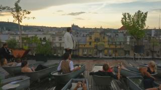 Opera Don Giovanni a lui Mozart, pusă în scenă pe acoperiș de cafenea, la Praga
