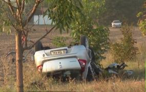 Familie întreagă distrusă într-un accident rutier, la ieşirea din Mihăileşti. Un bărbat şi fiica sa de nici 3 ani au murit pe loc