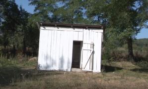 Începe şcoala, iar în peste o mie de unităţi de învăţământ toaleta este tot în curte