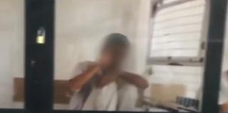 Anchetă a ministrului Sănătăţii, după ce mai mulţi pacienţi au fost filmaţi ţinuţi în cuşti