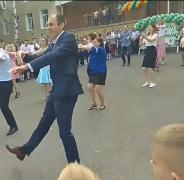 Profesorii unei şcoli din Chişinău au organizat un dans sincron pentru elevi