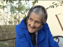 La 83 de ani, bunica Sofia s-a întors alături de copii la grădiniţa din Leurda, Gorj
