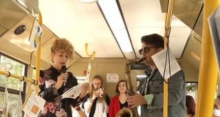 În București a fost pus pe șine "tramvaiul poeziei"